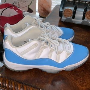 Size 11 retro low top 11s